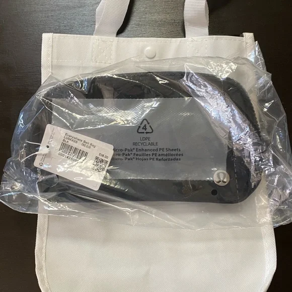 Lululemon everywhere belt bag black - Picture 2 of 2